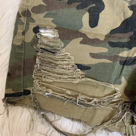 Pretty Little Thing Distressed Camo Shorts - Picture 2 of 8